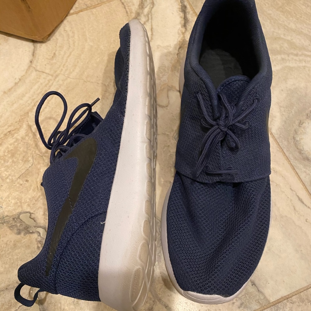 Nike tennis shoes